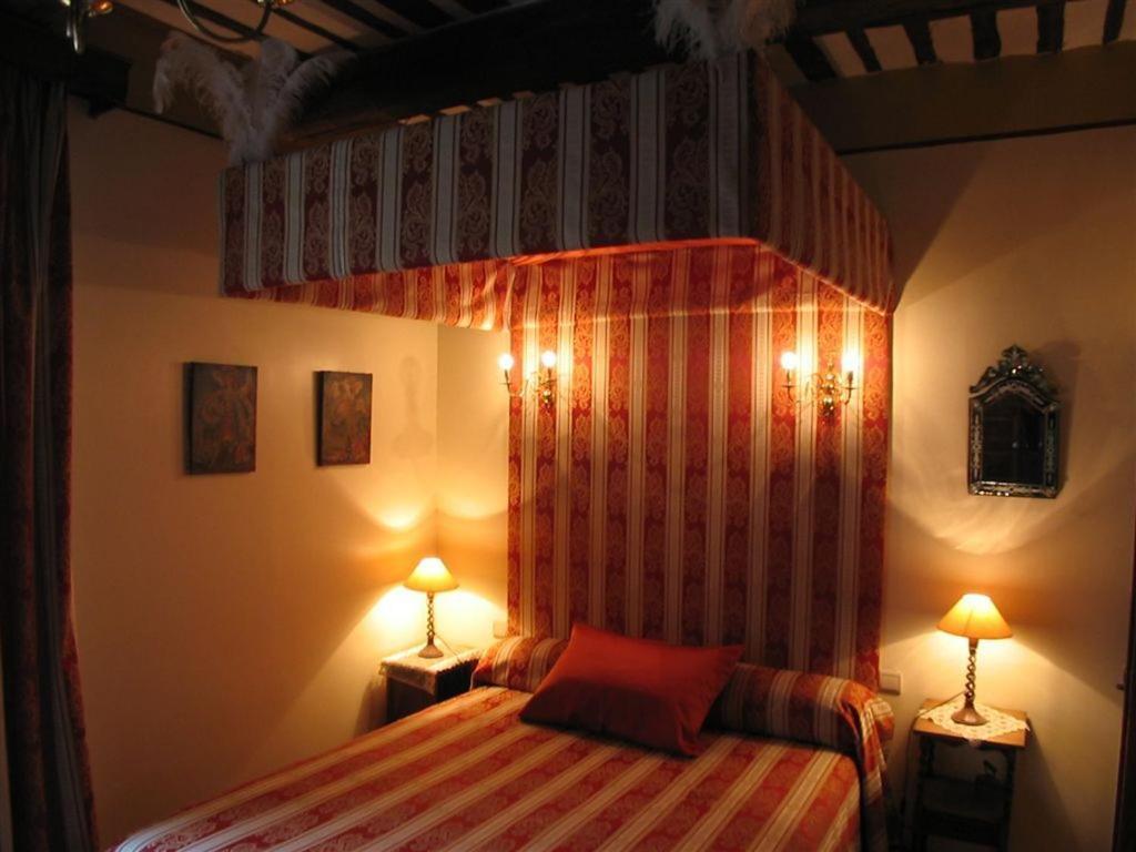 Saint-Bonnet-du-Gard ビズ ドゥ ラ トゥール Bed & Breakfast 部屋 写真
