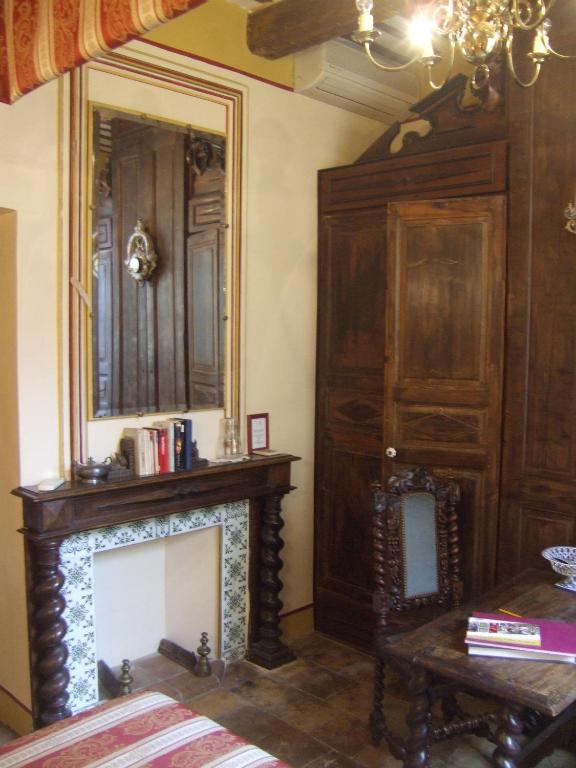 Saint-Bonnet-du-Gard ビズ ドゥ ラ トゥール Bed & Breakfast 部屋 写真