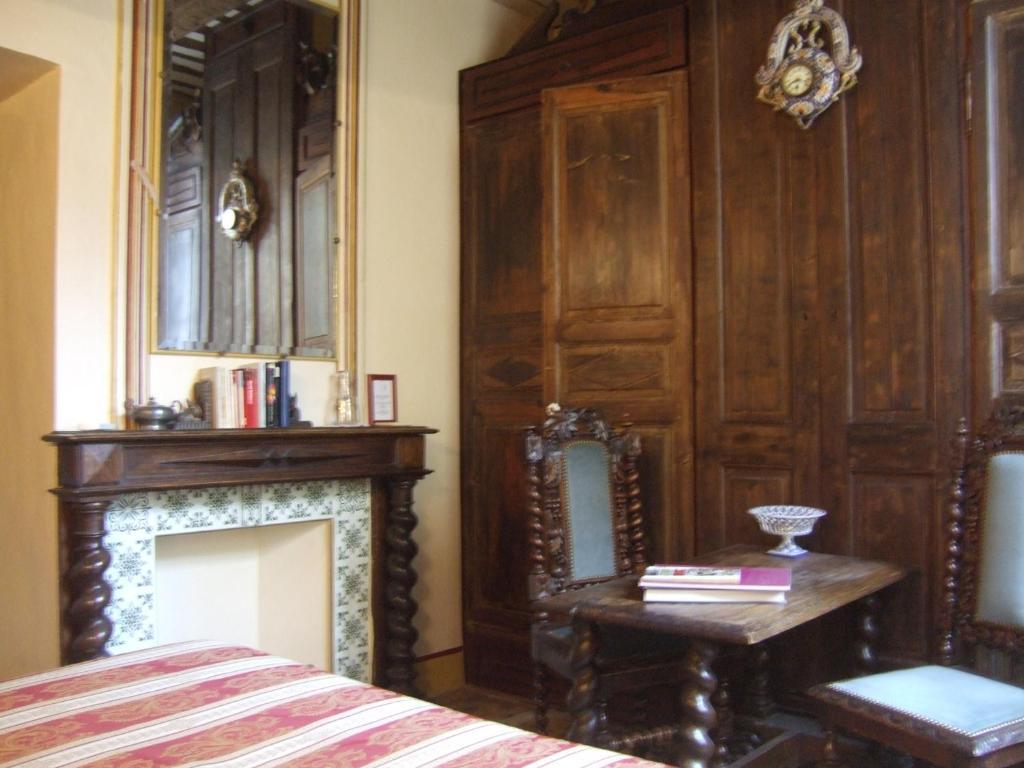 Saint-Bonnet-du-Gard ビズ ドゥ ラ トゥール Bed & Breakfast 部屋 写真