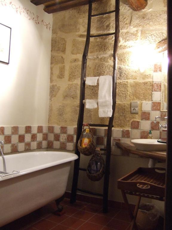 Saint-Bonnet-du-Gard ビズ ドゥ ラ トゥール Bed & Breakfast 部屋 写真