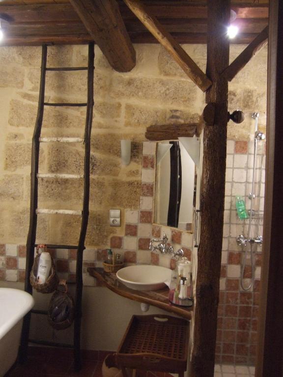 Saint-Bonnet-du-Gard ビズ ドゥ ラ トゥール Bed & Breakfast 部屋 写真