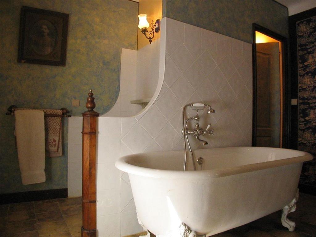 Saint-Bonnet-du-Gard ビズ ドゥ ラ トゥール Bed & Breakfast 部屋 写真